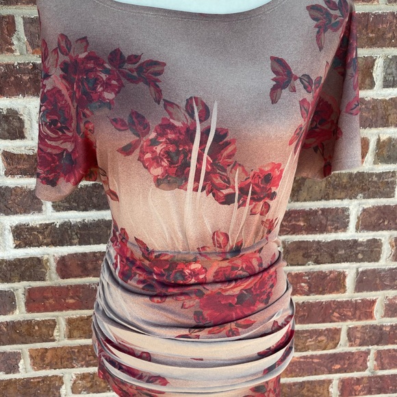 Ladies Maurices Rose Print Form Fitting Stretch Ruched Side Top Size Small - Picture 2 of 13